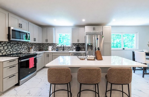 Knoxville House | Luxury Retreat Near UT & Downtown w/Vol Barn + Firepit!