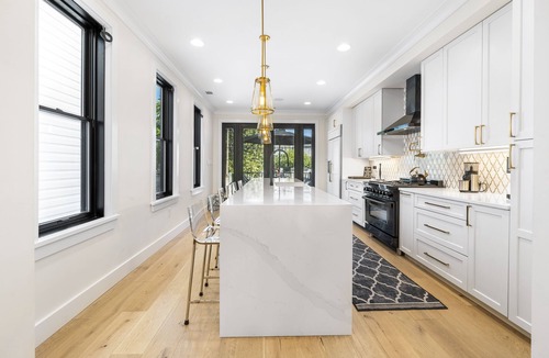Brightwood Park House | Luxury rowhouse w/parking - centrally located