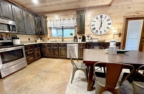 Hochatown Cabin | Luxury Rustic Cabin Hot Tub & Spa Fire Pit