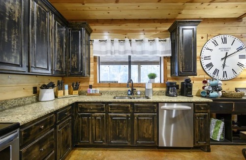 Hochatown Cabin | Luxury Rustic Cabin Hot Tub & Spa Fire Pit