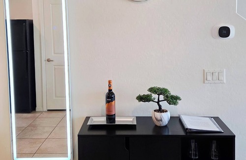 Sunrise Manor House | ⭐️⭐️⭐️⭐️⭐️ Luxury, Sleek & Modern Vibes!｜15 min to Downtown! ✅️