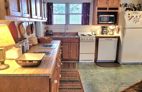 Maggie Valley Cabin | ~*~Maggie Valley Chalet ~*~ 5 min from Blue Ridge Parkway. Beautiful Mt. Views
