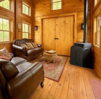 Stonewall House | Magical Family Tree House in Secluded Woodland near Germantown, Kentucky