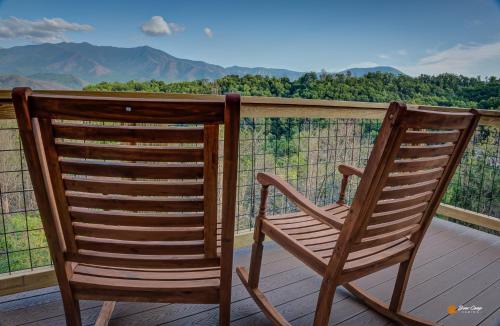 Chalet Village North Ski Chalet | Majestic View Lodge, Amazing Views, Hot Tub, 560 FREE tickets each paid day!