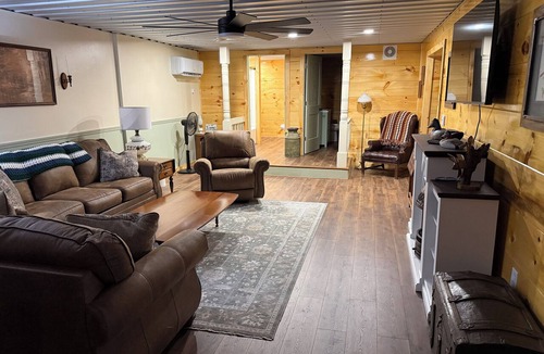 Woodbine Apartment | Mamaw Berta’s near Cumberland Falls and Laurel Lake