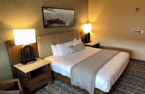 Cross Lanes Hotel | Mardi Gras Casino & Resort
