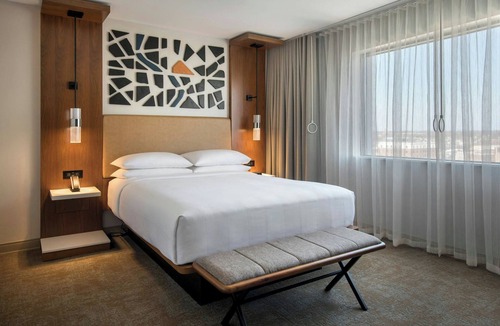 Metro Center Hotel | Marriott Springfield Downtown