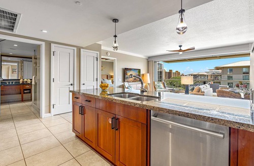Kaanapali Condo | Maui Resort Rentals: Hokulani 605 – Premier 6th-Floor Oceanview Penthouse | Closest 2BR Column to the Ocean!
