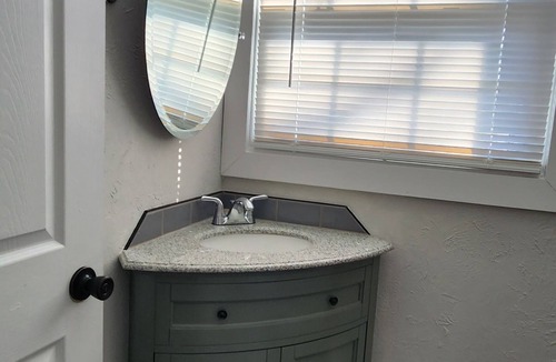 Williamstown House | Mayor's Family House Hot Tub, Piano & 2 Kitchens - 5 Minutes to Ark - Sleeps 16+