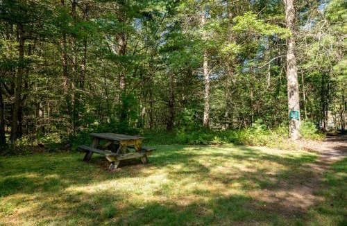 North Glade Hills House | Meadow Lake View