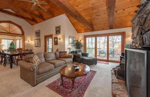North Glade Hills House | Meadow Lake View