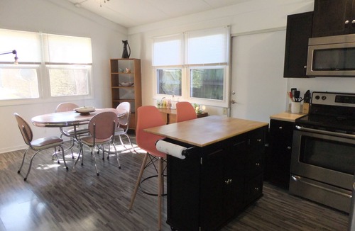 Lexington House | Midcentury Downtown Walk to Brewery and Warehouse Block District