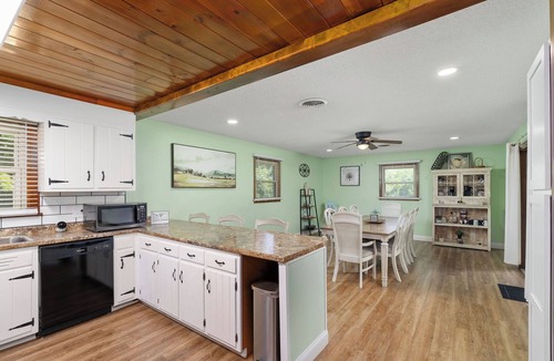 Bristol House | Minutes Away from Downtown Bristol & the Speedway