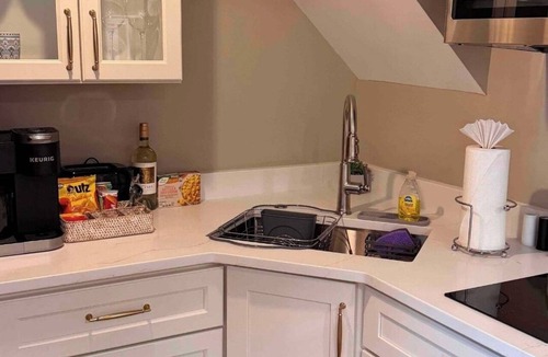 Trinidad Apartment | Modern 1-bedroom Lower level apartment by Union Market/H st. + Dedicated Parking