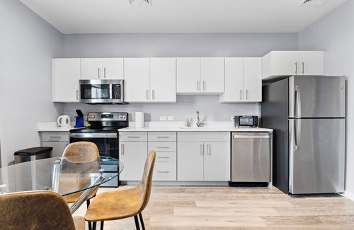 Everett Apartment | Modern 1BR Near Encore Boston lblf