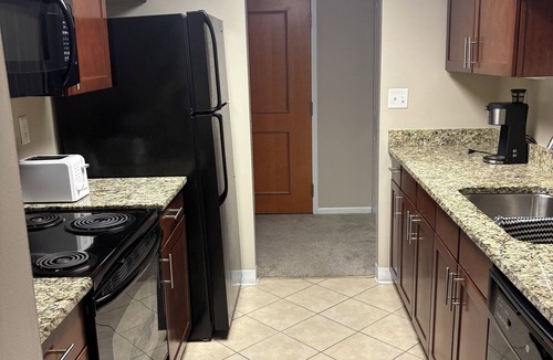 Downtown Cincinnati Apartment | Modern 1BR Riverfront Apartment near Reds Stadium w/Pool, Gym & Rooftop Deck
