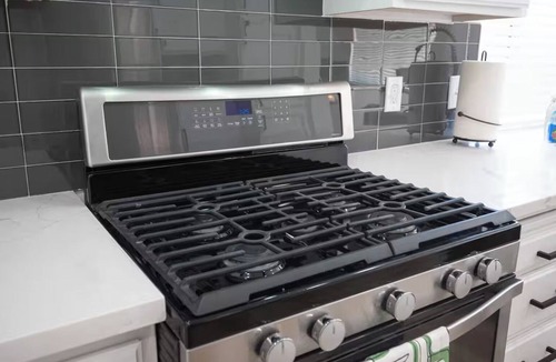 Summerlin House | Modern 3BR/3BA Retreat I Spa, BBQ, 15 Min to Strip