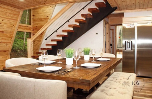Stanton Cabin | Modern A-Frame-Hot Tub-Gaming Area-EV Charger-10 Minutes to Slade
