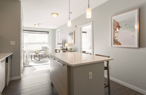 Newport Apartment | Modern Apartment in Prime Location (ID8359X76)