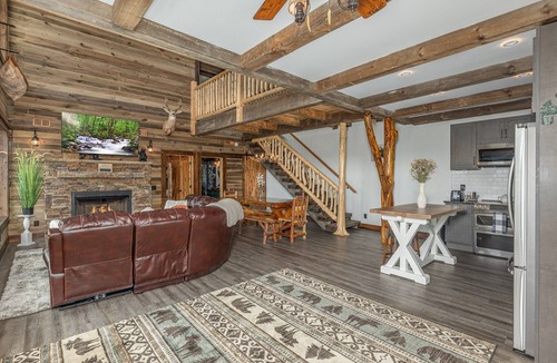 Chalet Village North Ski Chalet | Modern Cabin,Epic View:5 mi to GSMP+2 mi to Gburg+Kids' Loft