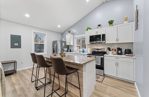 Centreville House | Modern Carriage Home I 2-Bedroom: Near Dulles Airport sleeps 6