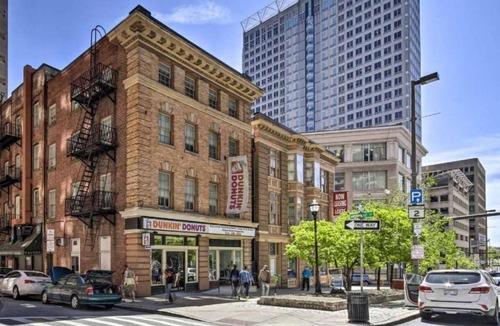 Downtown Baltimore Condo | Modern Corner 1BR w/Views | Near Harbor & Stadium