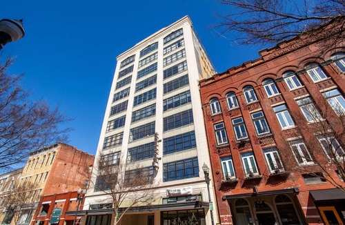 Old City Apartment | Modern Downtown Loft - 1 mile to UT