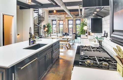 Hendersonville Condo | Modern Dtwn Condo w/Balcony in Hendersonville