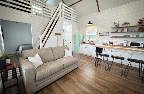 Dry Ridge Cottage | Modern Farmhouse Cottage on 250 Acre Farm Near Ark: No Cleaning Fee!