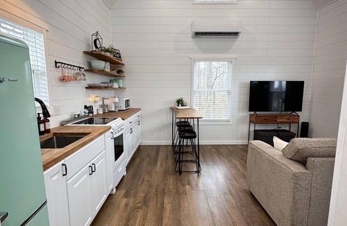 Dry Ridge Cottage | Modern Farmhouse Cottage on 250 Acre Farm Near Ark: No Cleaning Fee!