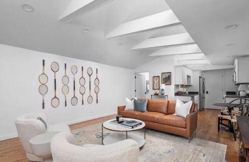 North Upper Street Apartment | Modern Loft - Parking Included, Walk to Downtown