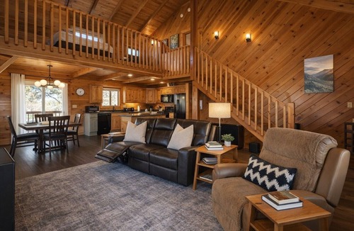 Clyde Cabin | Modern Mountain Cabin w/Hot Tub, Scenic Views & Peaceful Privacy