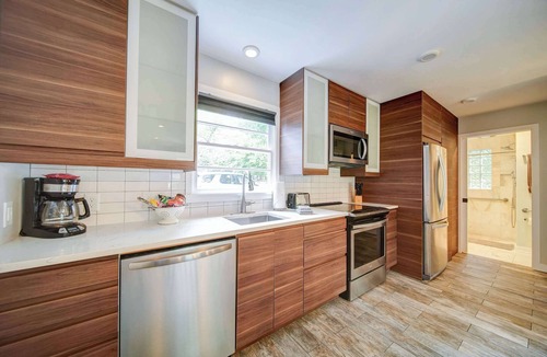 Cherry Condo | Modern Myers Park 1BR · Ground Floor · Free Parking near Atrium CMC & Uptown