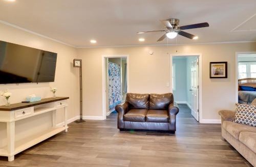 Canton Apartment | Modern Retreat Near Smoky Mtns & Asheville!