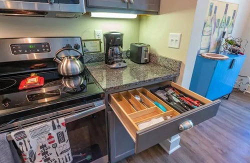 Five Points House | Modern Townhome + Office 1 mi to downtown