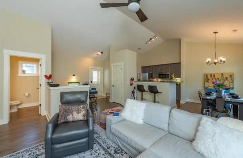 Five Points House | Modern Townhome + Office 1 mi to downtown