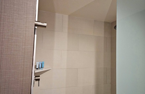 Gateway District Resort | Modern Unit at Strat Casino Strip Las Vegas 2 Large Beds