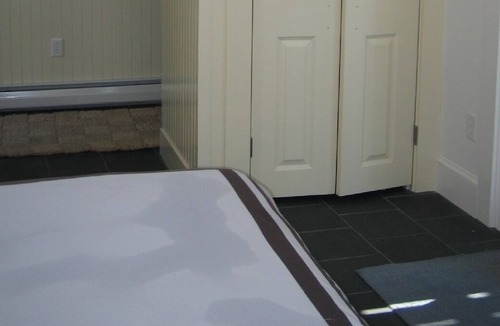 Commercial Street Apartment | Montello Cottage - The Pefect West End Location