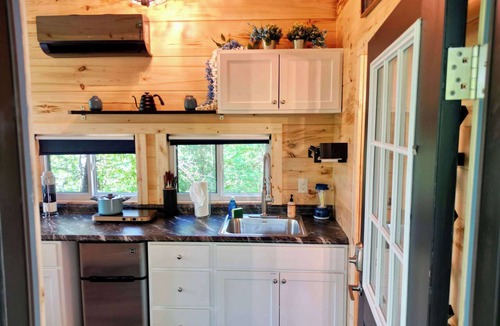 Stanton Cabin | Moonlight Lullaby - Hot Tub - RRG - Brand new 2024 - Located Just 5 Min From Nada Tunnel!