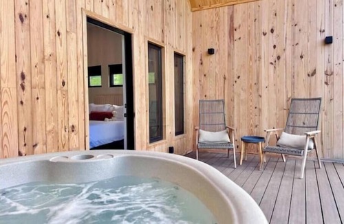Stanton Cabin | Moonrise Meadow at Three Suns Cabins/360 Views/Beach/Hot tub