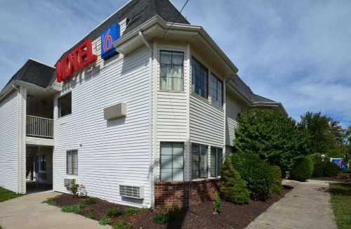South Glastonbury Hotel | Motel 6-Wethersfield, CT - Hartford
