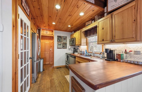 Fleetwood Cottage | Mountain and River Views - Tucked in the Trees - Wrap Around Porch