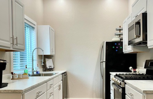 Mena House | Mountain Cabin, private pond, ride 2 WPG trails, Firepit, private, king, WiFi