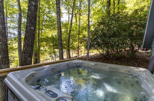 Fleetwood Cabin | Mountain Cabin with Hot Tub & Lake Access