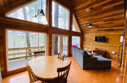 Rogers House | Mountain Chalet - Hot Tub - Centrally Located - RRG