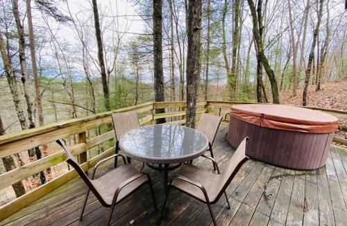 Rogers House | Mountain Chalet - Hot Tub - Centrally Located - RRG