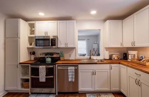 Fairview Cottage | Mountain Escape | Cozy Home Near Asheville
