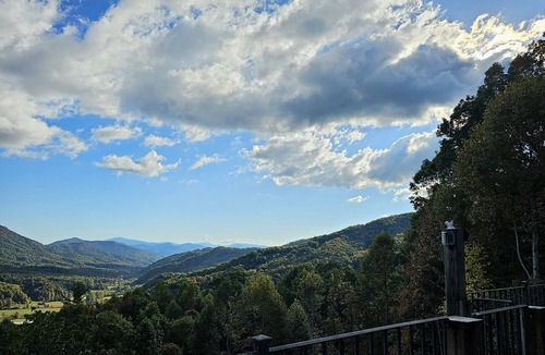 Bakersville House | Mountain Getaway