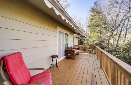 Spruce Pine House | ‘Mountain Golf’ Family Home w/Deck in Spruce Pine