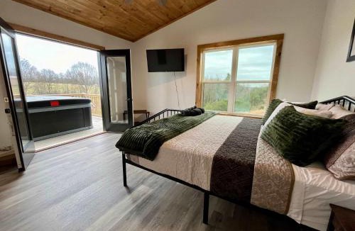 Rogers House | Mountain Modern - Hot Tub - Near Natural Bridge